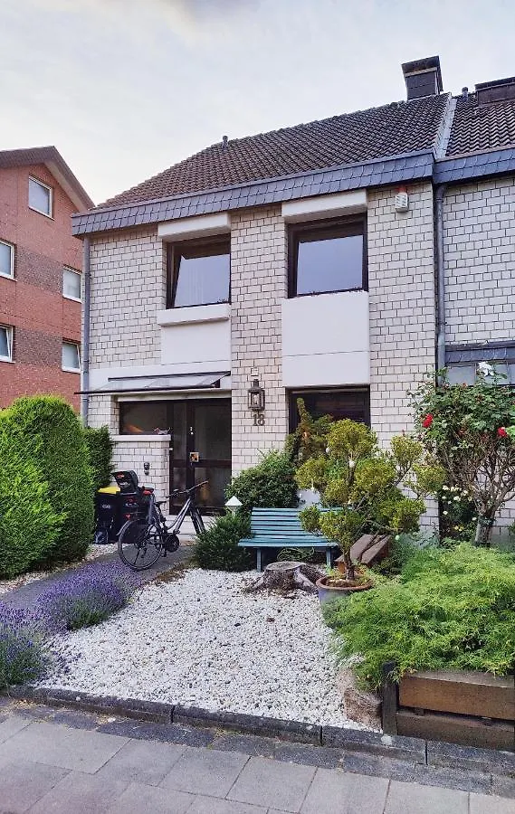 Comfort Suites Koelnmesse: Spacious Rooms with Free Parking & Wi-Fi