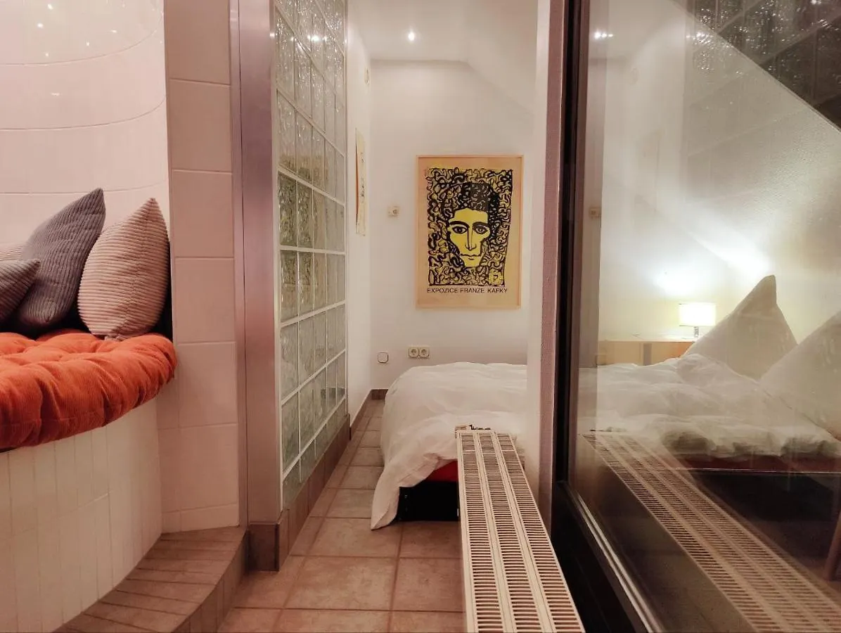Guest house Comfort Suites Koelnmesse: Spacious Rooms with Free Parking & Wi-Fi