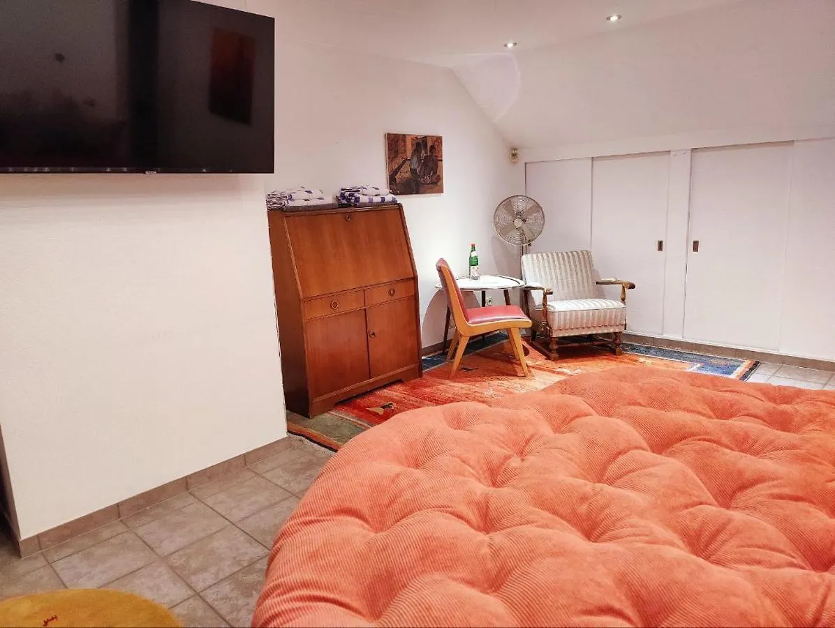 Comfort Suites Koelnmesse: Spacious Rooms with Free Parking & Wi-Fi Guest house Cologne