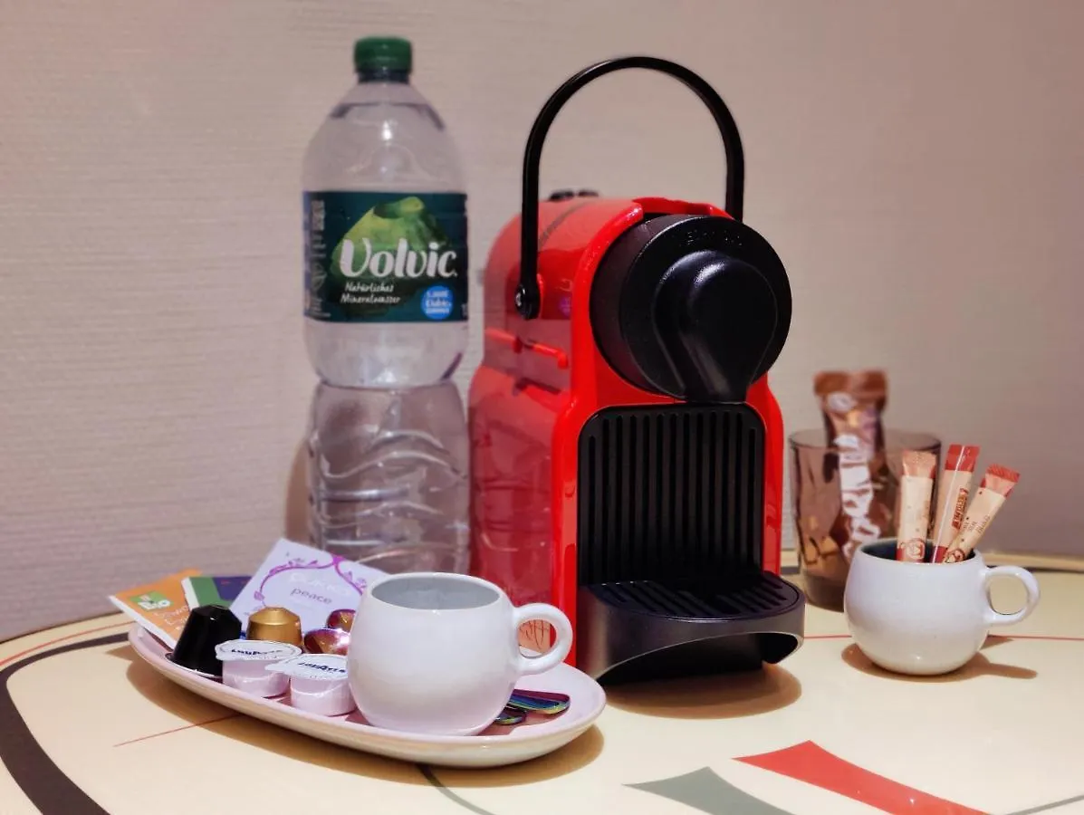 Guest house Comfort Suites Koelnmesse: Spacious Rooms with Free Parking & Wi-Fi